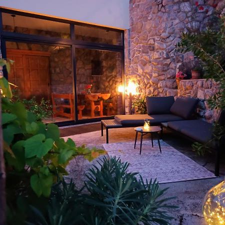 Apartments Sandra ロヴラン エクステリア 写真