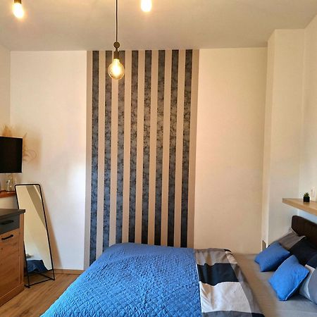 Apartments Sandra ロヴラン エクステリア 写真