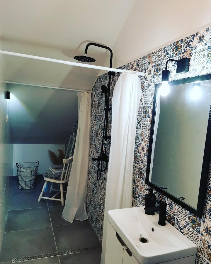 Apartments Sandra ロヴラン エクステリア 写真