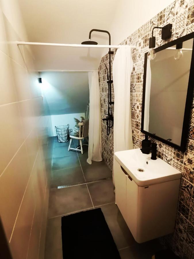 Apartments Sandra ロヴラン エクステリア 写真