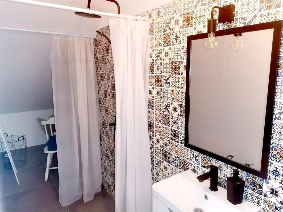 Apartments Sandra ロヴラン エクステリア 写真