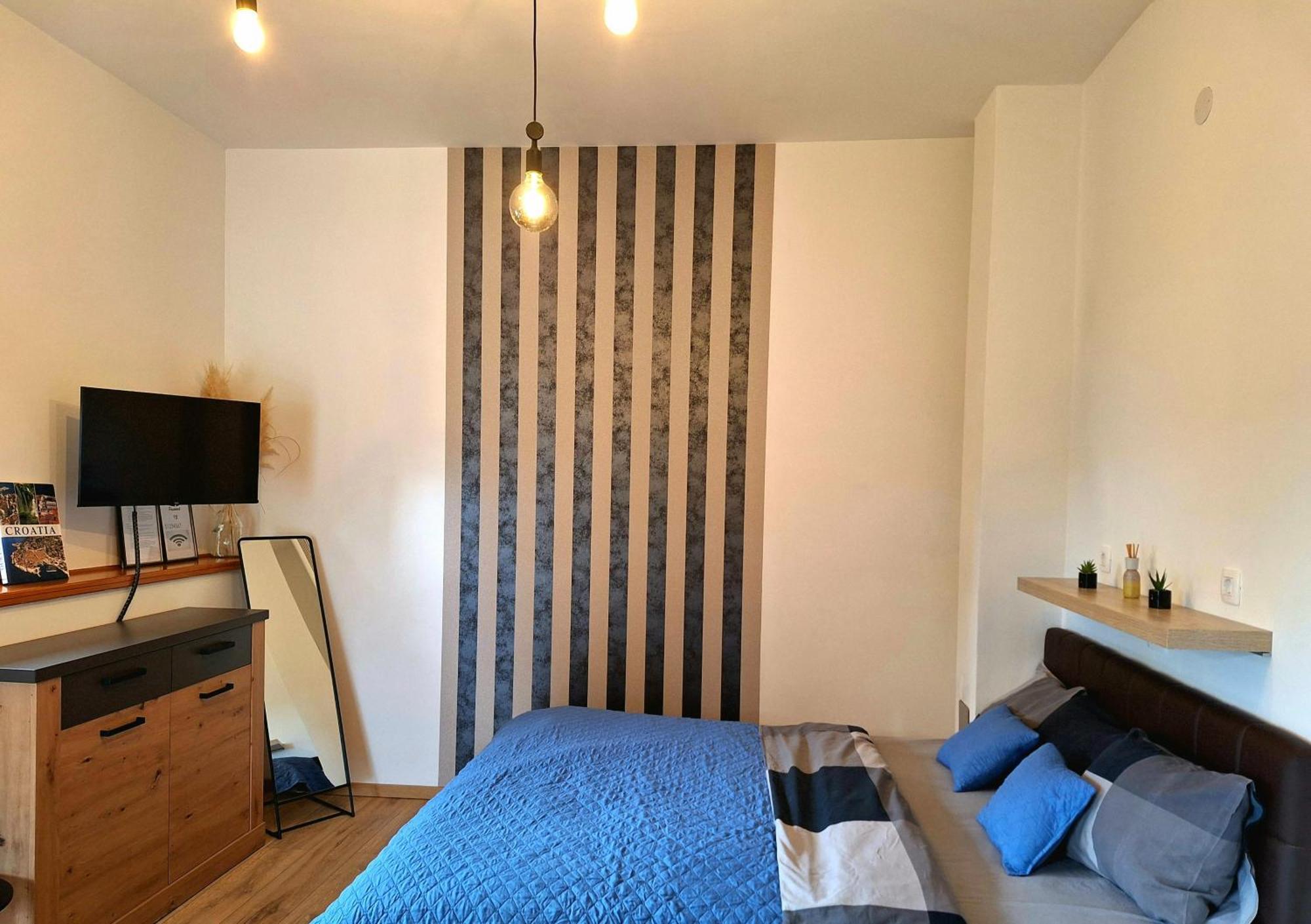 Apartments Sandra ロヴラン エクステリア 写真