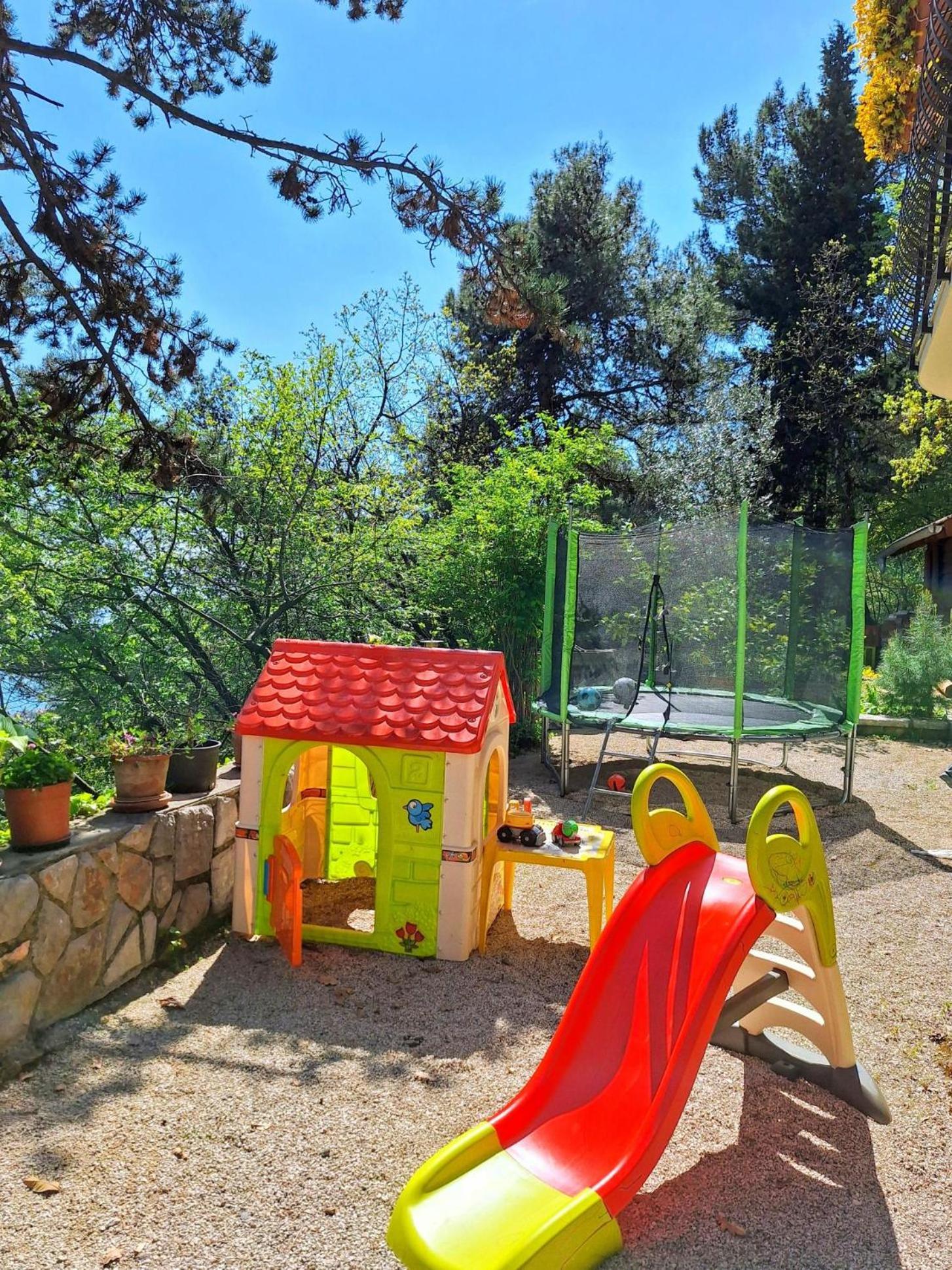 Apartments Sandra ロヴラン エクステリア 写真
